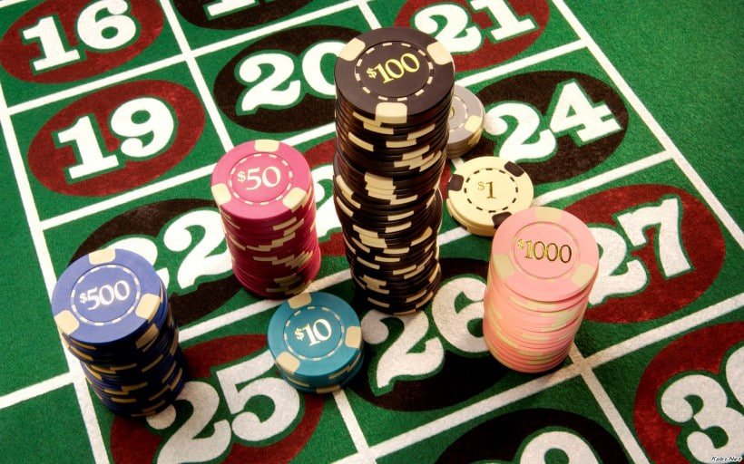 GKK99 Mobile App Interface တွင် Sportsbook နှင့် Live Casino ကစားနေသောမြင်ကွင်း